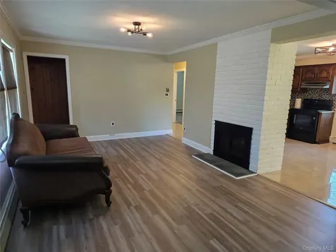 68 Summer Lane Hicksville NY 11801