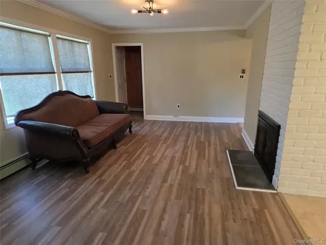 68 Summer Lane Hicksville NY 11801