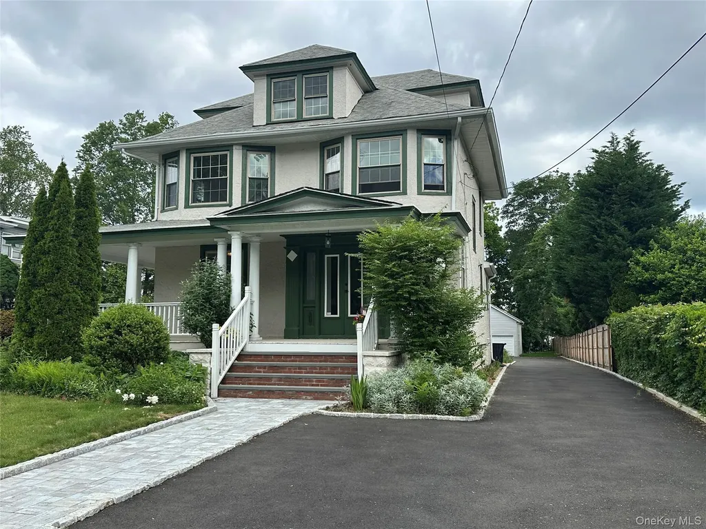 27 Dosoris Way Glen Cove NY 11542