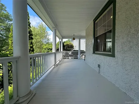 27 Dosoris Way Glen Cove NY 11542