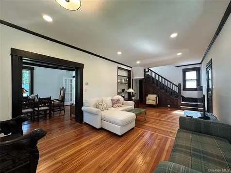 27 Dosoris Way Glen Cove NY 11542