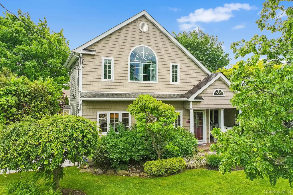 47 Clinton Place Massapequa NY 11758