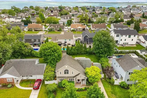 47 Clinton Place Massapequa NY 11758