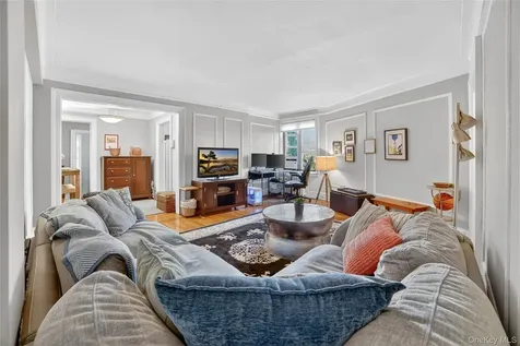 42 Pondfield Road W Bronxville NY 10708