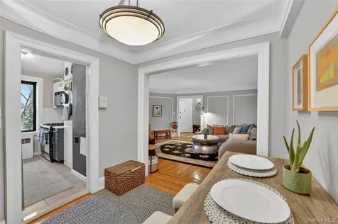 42 Pondfield Road W Bronxville NY 10708