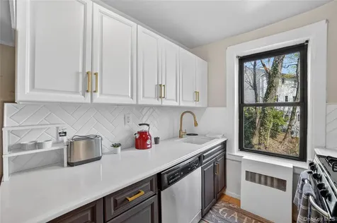42 Pondfield Road W Bronxville NY 10708