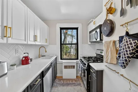 42 Pondfield Road W Bronxville NY 10708