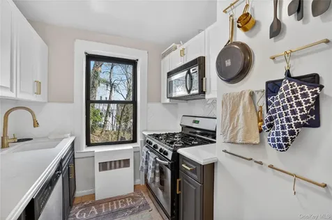 42 Pondfield Road W Bronxville NY 10708