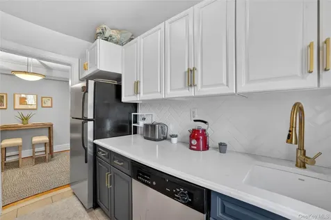 42 Pondfield Road W Bronxville NY 10708