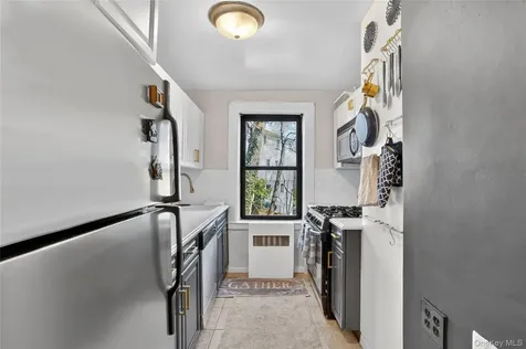 42 Pondfield Road W Bronxville NY 10708