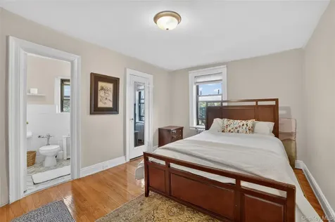 42 Pondfield Road W Bronxville NY 10708
