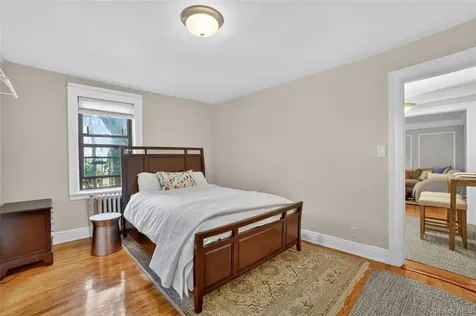 42 Pondfield Road W Bronxville NY 10708