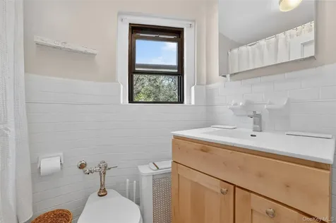 42 Pondfield Road W Bronxville NY 10708