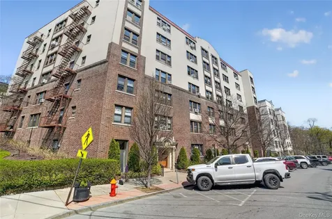 42 Pondfield Road W Bronxville NY 10708
