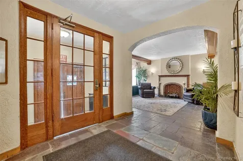 42 Pondfield Road W Bronxville NY 10708
