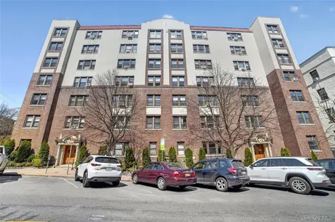 42 Pondfield Road W Bronxville NY 10708