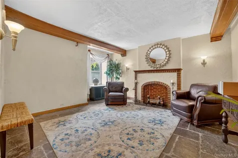 42 Pondfield Road W Bronxville NY 10708