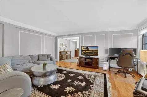 42 Pondfield Road W Bronxville NY 10708