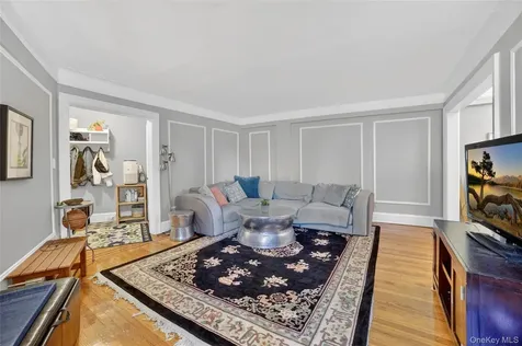 42 Pondfield Road W Bronxville NY 10708