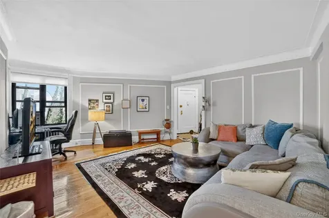 42 Pondfield Road W Bronxville NY 10708