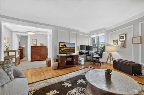 42 Pondfield Road W Bronxville NY 10708