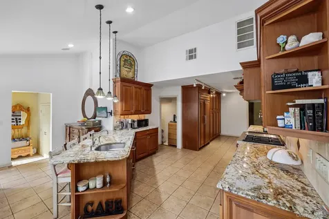 1304 Harbor Road Hewlett Harbor NY 11557
