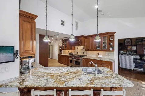 1304 Harbor Road Hewlett Harbor NY 11557