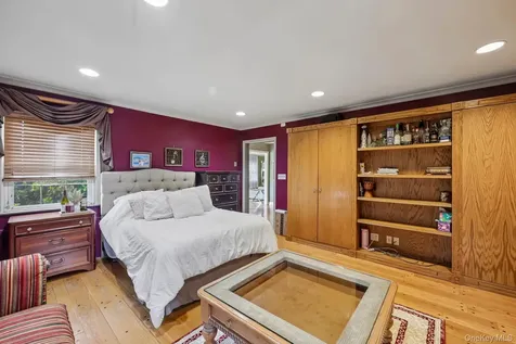 1304 Harbor Road Hewlett Harbor NY 11557