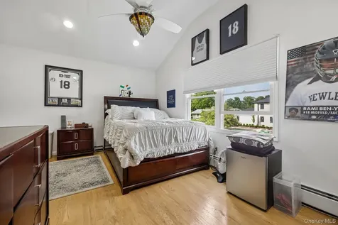 1304 Harbor Road Hewlett Harbor NY 11557