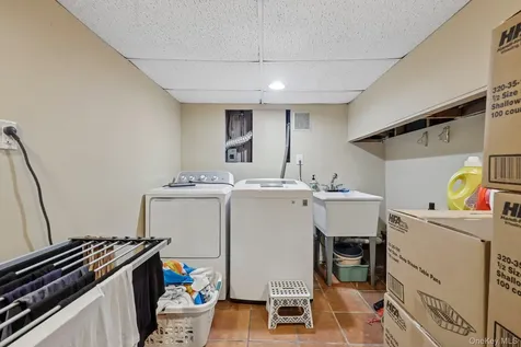 1304 Harbor Road Hewlett Harbor NY 11557