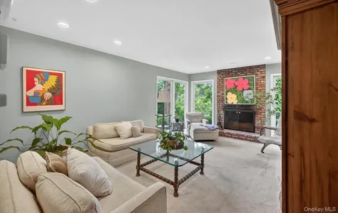 19 Seward Drive Woodbury NY 11797