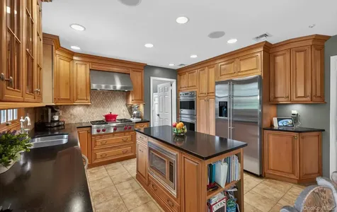 19 Seward Drive Woodbury NY 11797