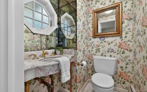 19 Seward Drive Woodbury NY 11797