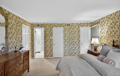 19 Seward Drive Woodbury NY 11797