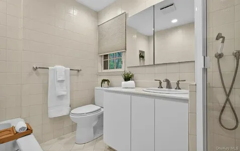 19 Seward Drive Woodbury NY 11797