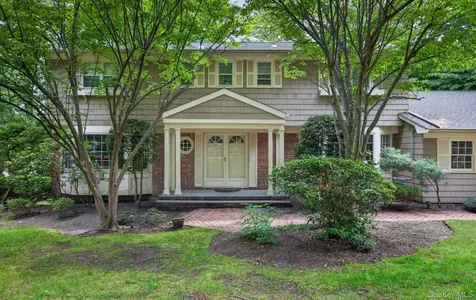 19 Seward Drive Woodbury NY 11797