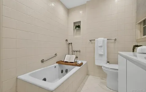 19 Seward Drive Woodbury NY 11797