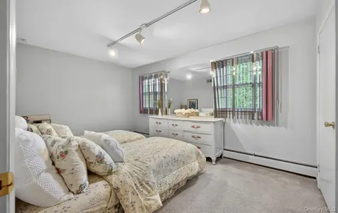 19 Seward Drive Woodbury NY 11797