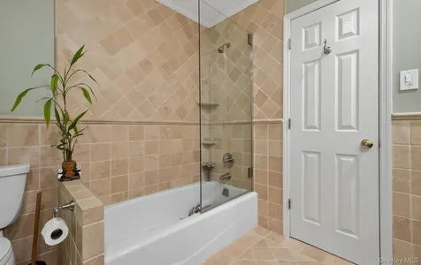19 Seward Drive Woodbury NY 11797