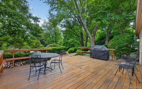 19 Seward Drive Woodbury NY 11797