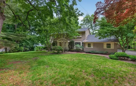 19 Seward Drive Woodbury NY 11797