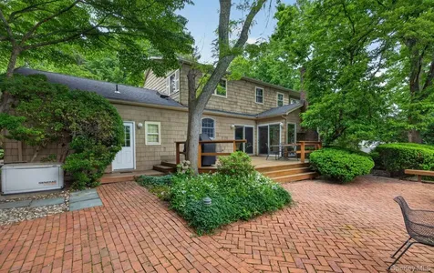 19 Seward Drive Woodbury NY 11797