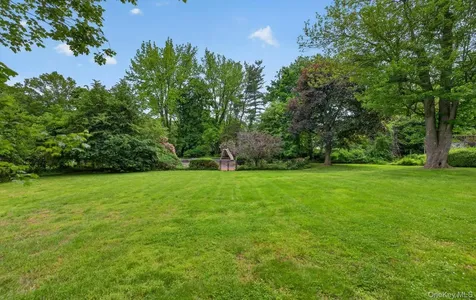 19 Seward Drive Woodbury NY 11797