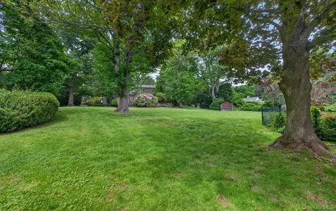 19 Seward Drive Woodbury NY 11797