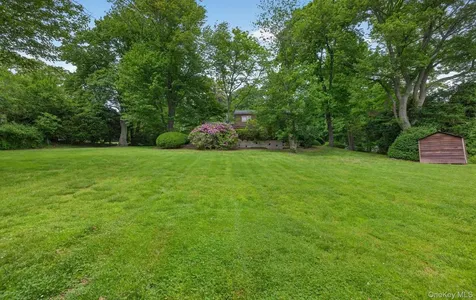 19 Seward Drive Woodbury NY 11797