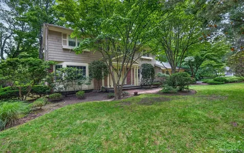 19 Seward Drive Woodbury NY 11797