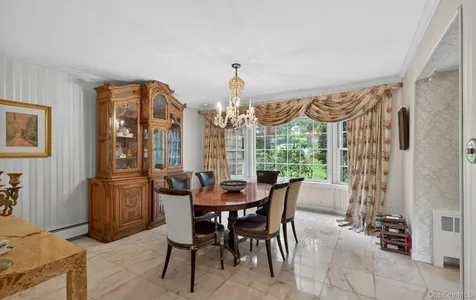 19 Seward Drive Woodbury NY 11797
