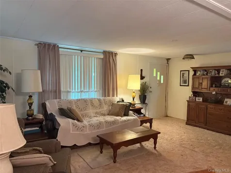 525/123 Riverleigh Avenue Riverhead NY 11901