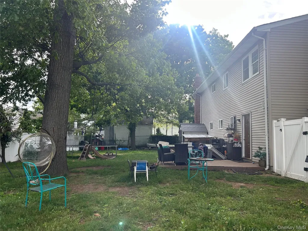 9 Oakley Street Massapequa NY 11758