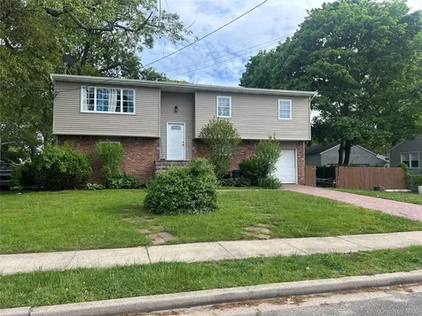 9 Oakley Street Massapequa NY 11758